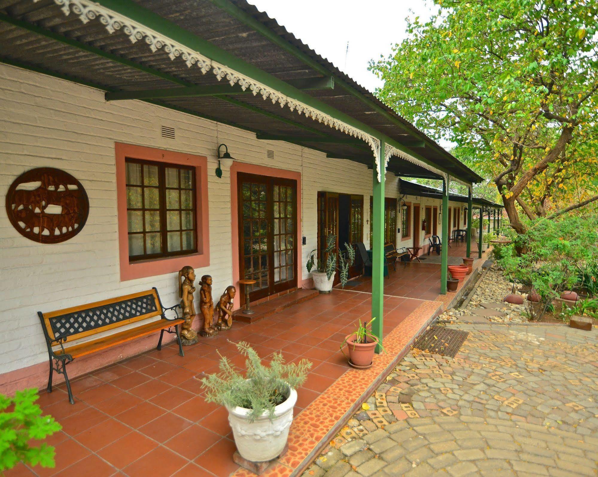 Lalamo Guesthouse Пхалаборва Экстерьер фото