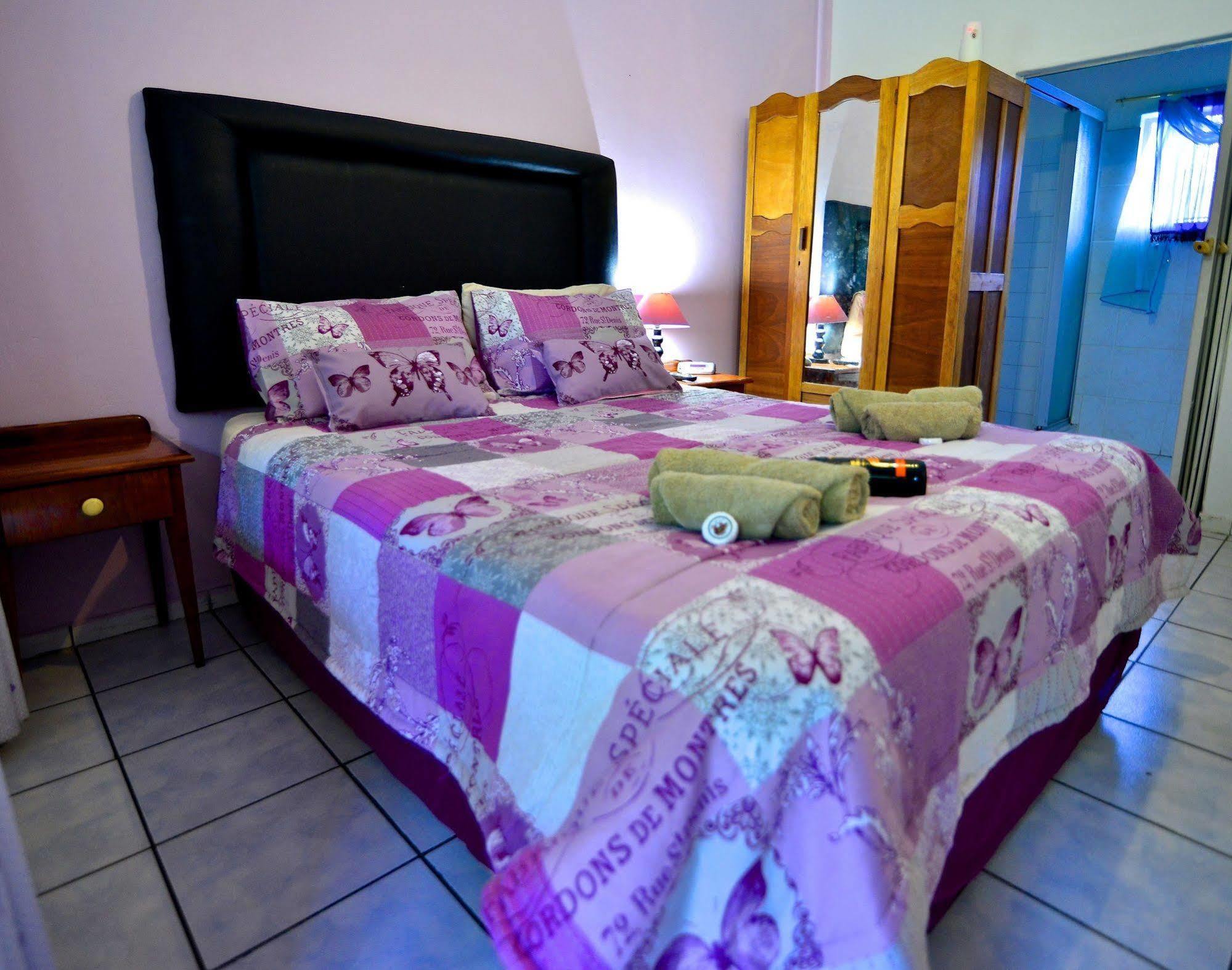 Lalamo Guesthouse Пхалаборва Экстерьер фото