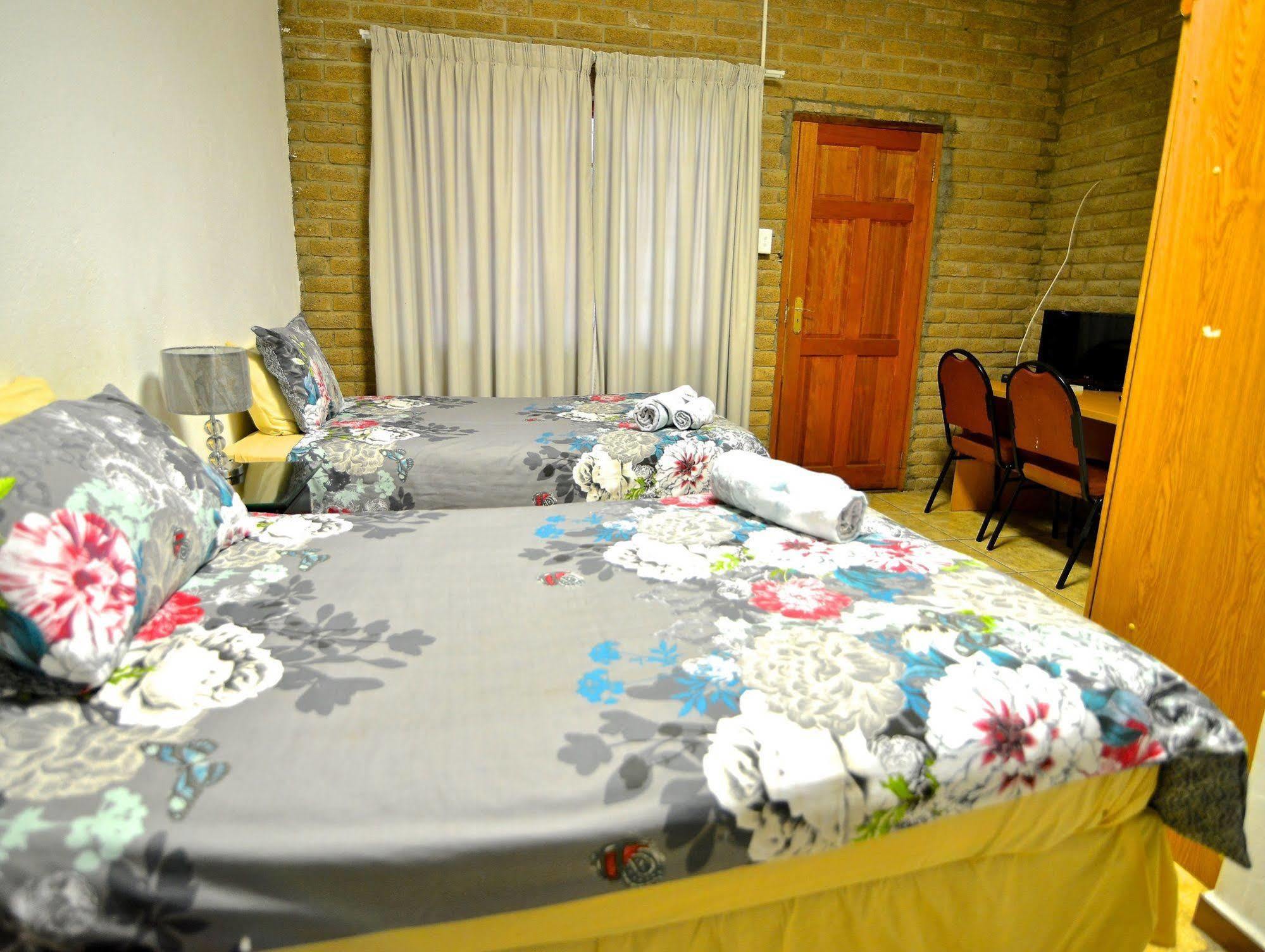 Lalamo Guesthouse Пхалаборва Экстерьер фото